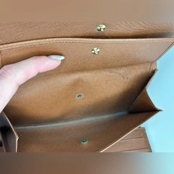 Louis Vuitton International Wallet - Picture 12 of 14